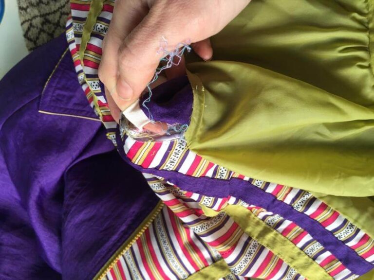Easy Guide How to remove shoulder pads From Vintage Pieces in 6 steps
